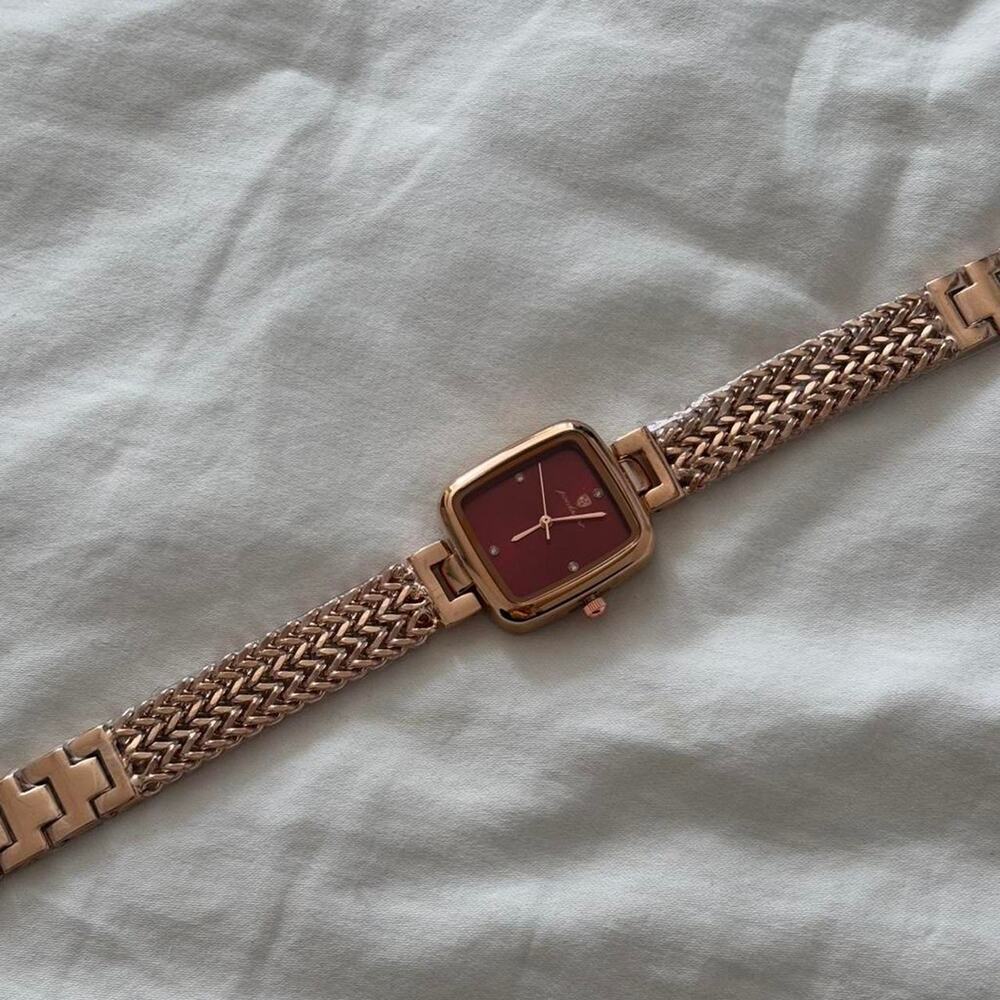 Women’s Gold Square Watch Red Dial Luxury Mesh Band Elegant Waterproof - Picture 6 of 6